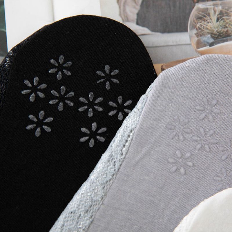 🥰Women’s Delicate Non-slip Lace Socks
