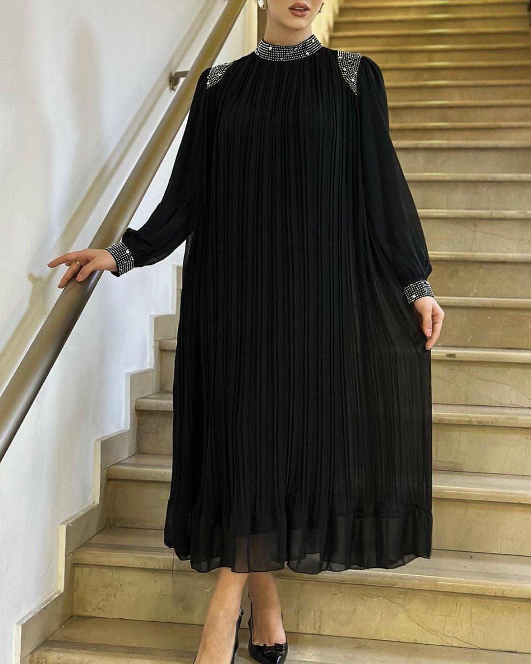 š„Rhinestone Sparkle Pleated Midi Dress