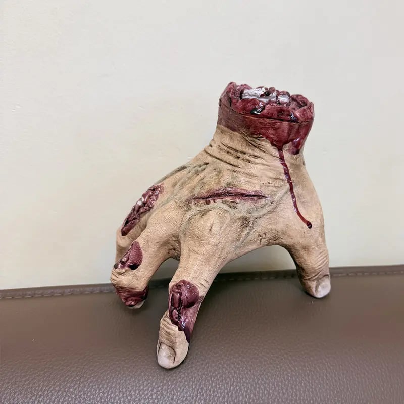 🖐️ Realistic Scary Hand Props - Flexible & Creepy for Halloween/Cosplay, Perfect for Decoration or Pranks 🎃📦